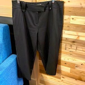Size 14W Dressbarn capri pants